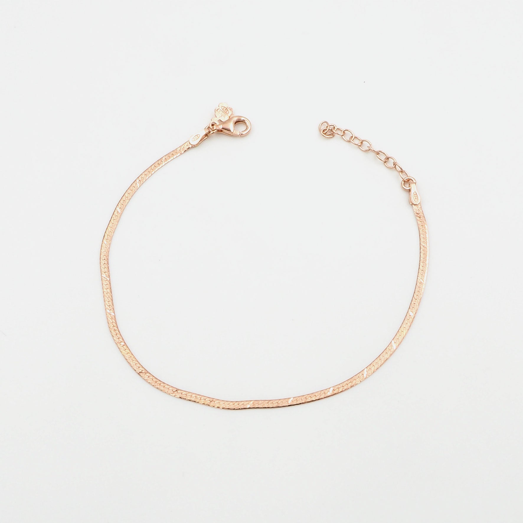 Silber Armbaender fuer Damen jetzt kaufen in unserem Onlineshop oder vor Ort in unserer Filiale in Basel